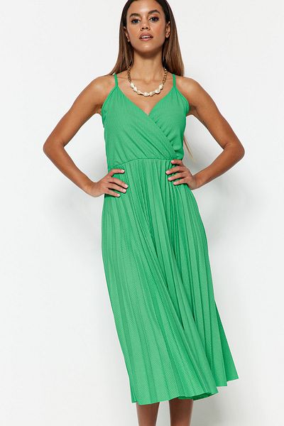 Trendyol Collection Grünes, zweireihiges, plissiertes Midi-Skaterkleid – verstellbarer Riemen TWOSS20EL2729