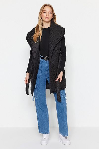 Trendyol Collection Schwarze Steppweste mit Gürtel TWOAW23YE00038