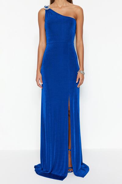 Trendyol Collection Saks Dlouhé večerní šaty střihu A s třpytivými doplňky - TPRSS23AE00014