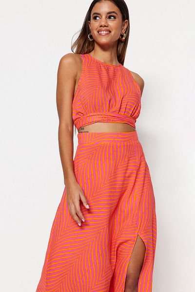 Trendyol Collection Orangefarbene Bluse aus gewebter Viskose mit geometrischem Muster TWOSS23BZ00046