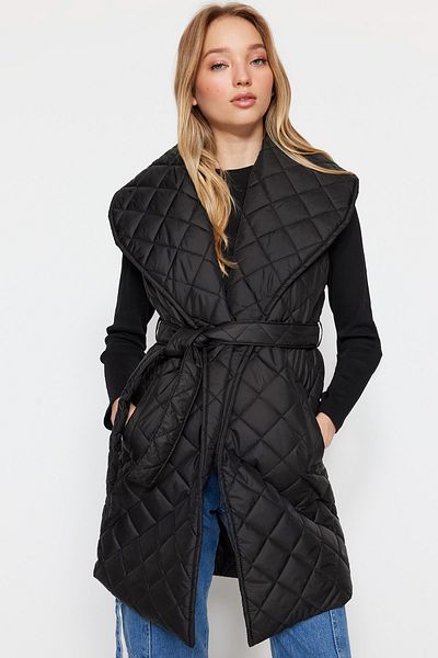 Trendyol Collection Schwarze Steppweste mit Gürtel TWOAW23YE00038