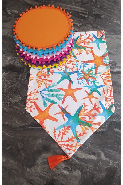 dehaberk Starfish Pattern Runner + 6 Pieces Pompom Placemat Plate Set