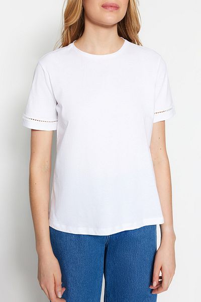 Trendyol Collection Біла базова футболка з вирізом на спині з бавовни 100 % TWOSS23TS00012