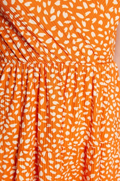 Trendyol Collection Pomarańczowa, dwurzędowa, mini, elastyczna sukienka z dzianiny z nadrukiem TWOSS21EL0241