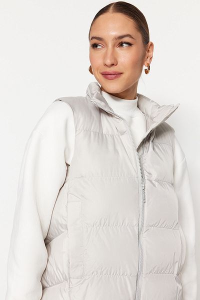 Trendyol Collection Pufferweste mit Stehkragen in Stein TWOAW23YE00008
