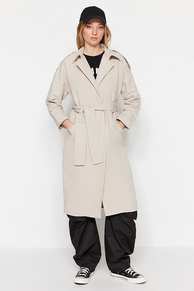 Trendyol Collection Stone Oversize široký střih s páskem Detailní dlouhý trenčkot TWOSS20TR0007