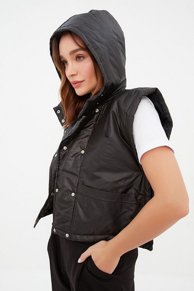 Trendyol Collection Black Wide Cut Oversize Hooded Puffer Vest TWOAW22YE0031
