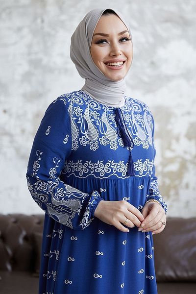 InStyle Selva mintás viszkóz ruha elöl bojtokkal - indigó