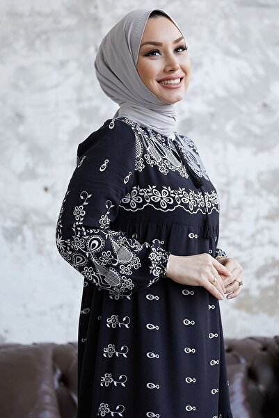 InStyle Selva Önü Püsküllü Desenli Viskon Elbise - Siyah