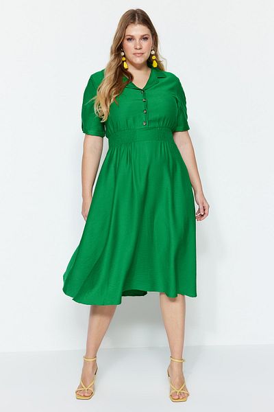 Trendyol Curve Grünes Webkleid mit elastischem Bund und Knopfdetail TBSSS22EL1563