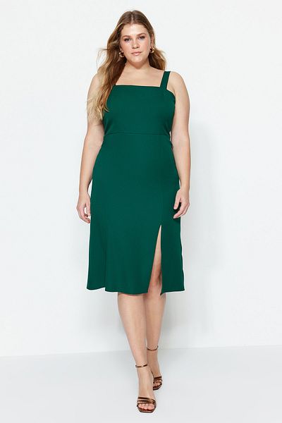 Trendyol Curve Smaragdgrünes Midikleid – quadratischer Kragen, dicke Träger und Schlitz TBBSS22AH0202
