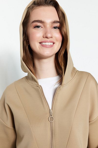 Trendyol Modest Übergroßes Trainingsanzug-Set in Beige mit weicher Scuba-Struktur und Reißverschluss, TCTSS23EN00005