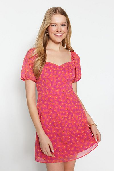 Trendyol Collection Μίνι υφαντό φόρεμα με φούξια φλοράλ στάμπα με σιφόν κοπής TWOSS23EL00512
