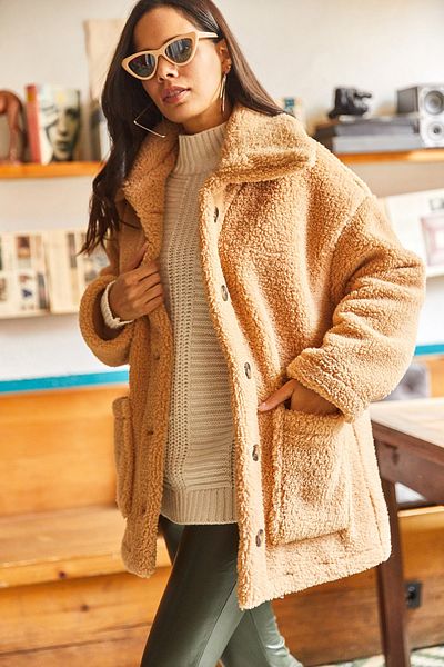 Olalook Damen Kamelfarbene, geknöpfte Federtasche, ungefütterte Oversize-Plüschjacke CKT-19000328
