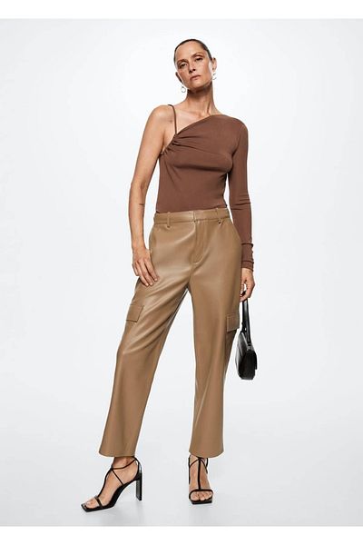 MANGO Woman Pantaloni cargo aspect piele