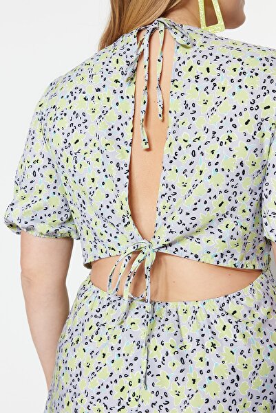 Trendyol Curve Vícebarevné tkané šaty s květinovým vzorem TBBSS23AH00036