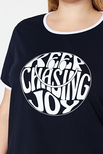 Trendyol Curve Plus Size Navy Blue Crop T-Shirt - 100% Cotton, Slogan Print, Tbbss23Bf00011
