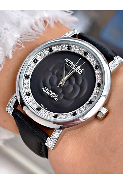 Q&Q ساعة يد نسائية بسلك جلدي Q882J21Y