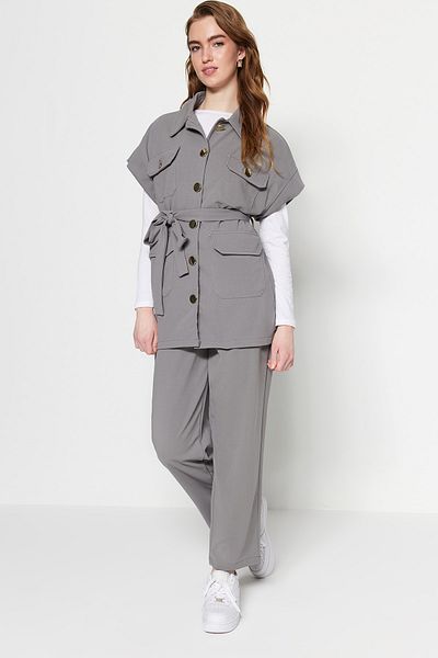 Trendyol Modest Плетен костюм с жилетка и панталон със сиво златисто копче TCTAW22US0062