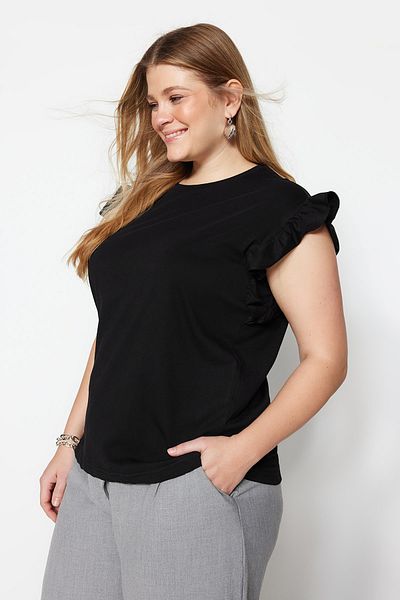 Trendyol Curve T-Shirt aus 100 % gestrickter Baumwolle mit Rundhalsausschnitt und Rüschenärmeln - TBBSS23BF00006