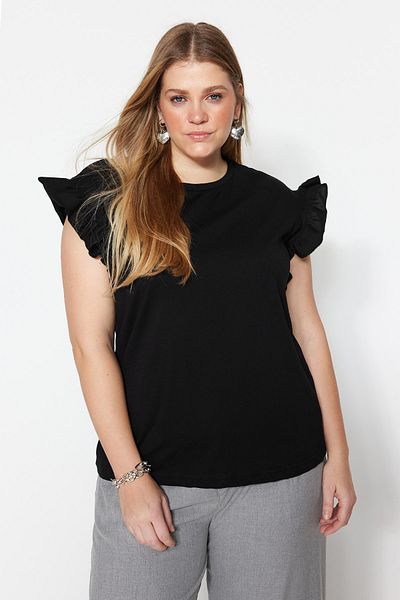 Trendyol Curve T-Shirt aus 100 % gestrickter Baumwolle mit Rundhalsausschnitt und Rüschenärmeln - TBBSS23BF00006