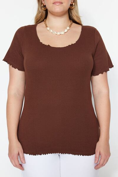 Trendyol Curve Πλεκτό T-shirt με λαιμόκοψη σε καφέ κορδόνι TBBSS23BF00010