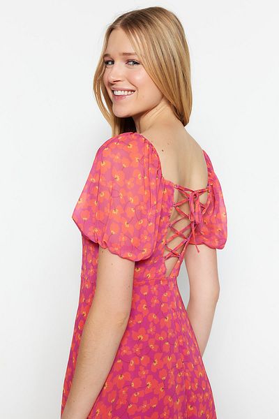 Trendyol Collection Μίνι υφαντό φόρεμα με φούξια φλοράλ στάμπα με σιφόν κοπής TWOSS23EL00512