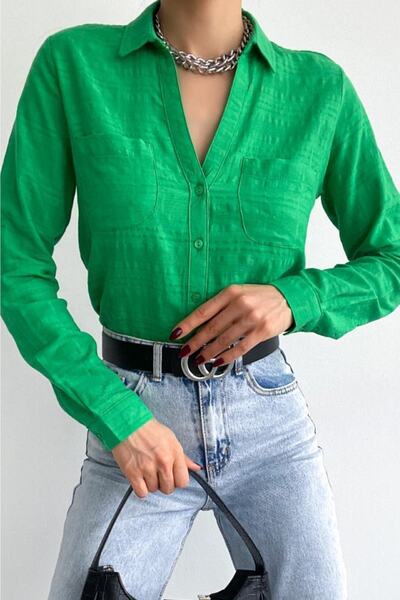 FEMELLE Дамска прилепнала риза с V-образно деколте и сгъваеми ръкави с два джоба