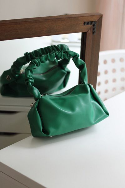 Moom Bag Γυναικεία τσάντα ώμου με πράσινη λαβή με μαλακό λουράκι