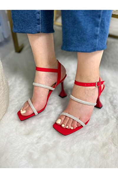 Gamze Shoes Червоні крепові атласні туфлі на підборах з двома камінцями