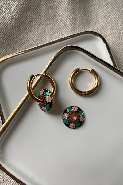 fuya design أقراط من الفولاذ على شكل زهرة مع تفاصيل من المينا باللون البني في...