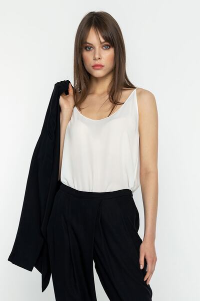 INVIDIA Kadın Beyaz Spagetti Askılı Bluz