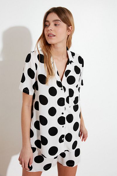Trendyol Collection Viskose Polka Dot Ecru Pyjama-Set mit Shorts – THMSS20PT0306