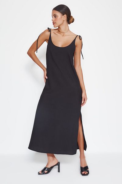 Trendyol Collection Czarna, tkana sukienka maxi z prostym rozcięciem i rozcięciem TWOSS23EL00413