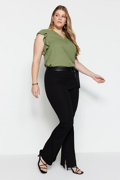 Trendyol Curve Übergroße, ausgestellte Strickhose mit spanischem Bein und Schlitz – TBBAW23AR00002