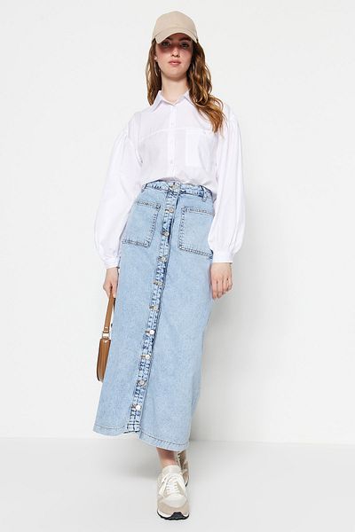 Trendyol Collection Hellblauer Maxi-Jeansrock mit hoher Taille und doppelter Tasche – TCTSS23EE00002