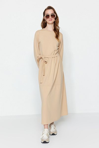 Trendyol Modest Μπεζ πλεκτό φόρεμα με ζώνη TCTSS23EB00100