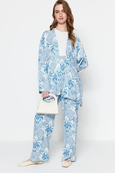 Trendyol Modest Kék öves viszkóz kendő mintás kimonó nadrág szett TCTSS23US00029