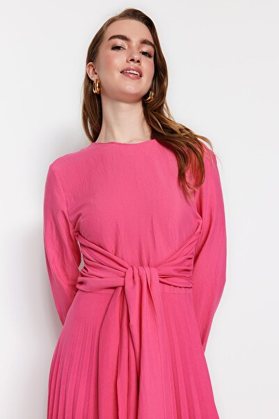 Trendyol Modest Ροζ φόρεμα με ζώνη με πλισέ TCTSS23DB00001