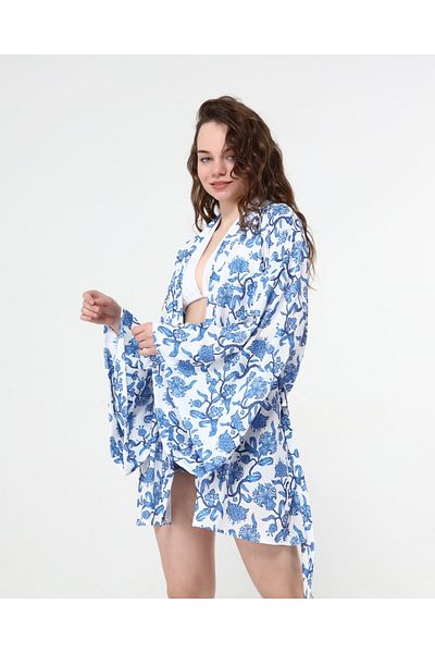Bolder Kimono cu model de flori albastre Naomi