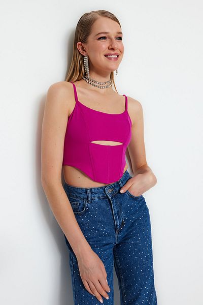 Trendyol Collection Fuchsiafarbenes Bustier mit kurzem Futter und gewebtem Fenster/Ausschnitt-Detail TPRSS23BS00027