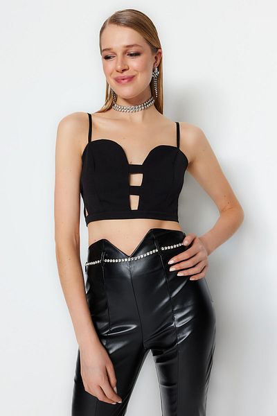 Trendyol Collection Prsatější lemovaný černým ořezem s tkaným oknem/výřezem TPRSS23BS00078