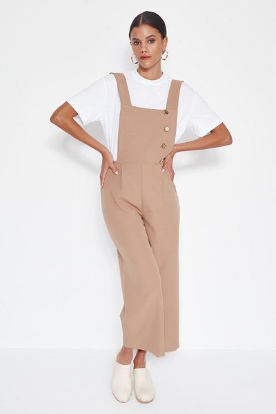 Trendyol Collection Nerzfarbener gewebter Jumpsuit mit Knopfdetail und quadratischem Kragen TWOSS19LJ0356