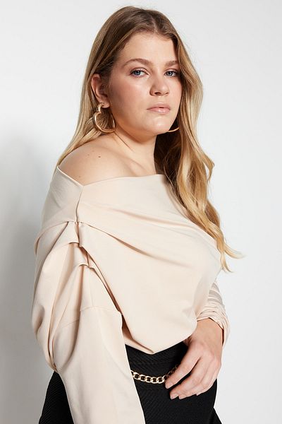 Trendyol Curve Stone Scuba Shoulder Detaillierte, flexible Strickbluse TBBAW23AF00010