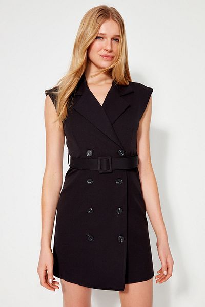 Trendyol Collection Mini tkané bundové šaty s černým páskem TWOSS23EL00619