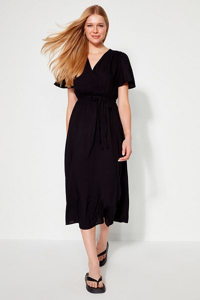 Trendyol Collection Μαύρο υφασμάτινο φόρεμα με διπλό στήθος σε λαιμόκοψη A-Cut TWOSS23EL00741