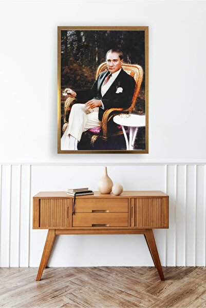 beedene Altın Çerçeveli Atatürk Portresi