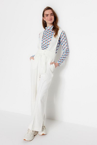 Trendyol Modest Weißer Overall aus Gabardine-Webstoff mit weitem Bein und Taschendetail TCTSS23TL00011