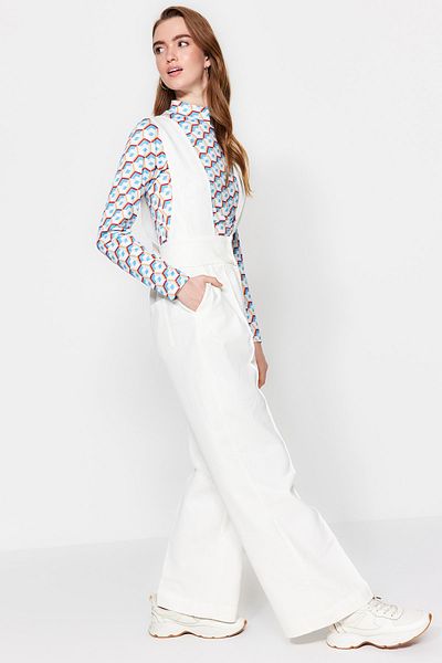 Trendyol Modest Weißer Overall aus Gabardine-Webstoff mit weitem Bein und Taschendetail TCTSS23TL00011