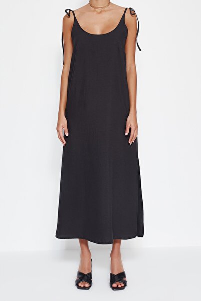 Trendyol Collection Schwarzes, gerade geschnittenes, gewebtes Midi-Kleid mit Schlitz und Trägern TWOSS23EL00413